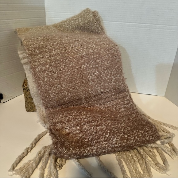 Gorgeous “Mer Sea” Scarf by Anthropologie in Pink/Mauve Ombré - Picture 6 of 6